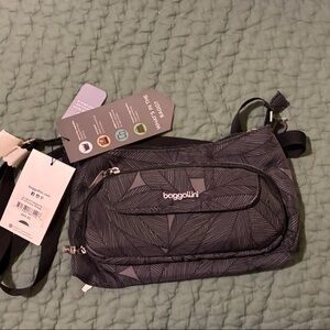 Baggallini Black Leaf Pattern Crossbody Bag
